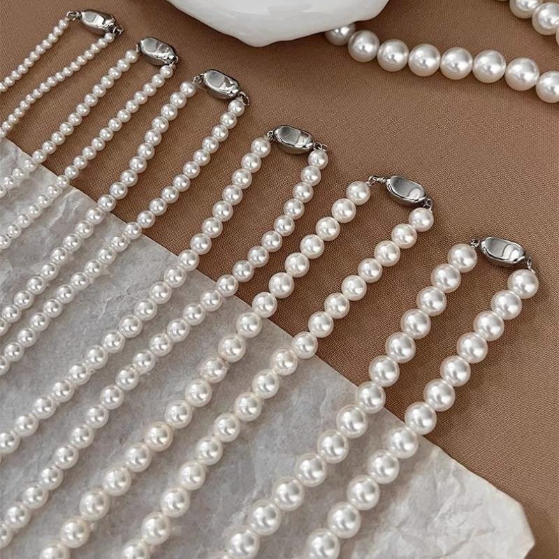 French Style Pearl Necklace Female Niche Light Luxury Design High-End Sense Simple Elegant Collarbone Chain Gold Button Wool Chain - Image 2